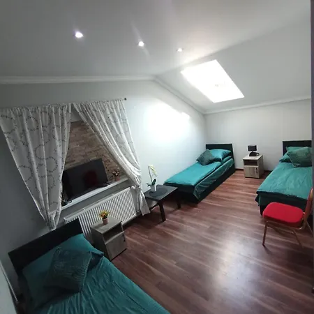 Varzob Ll ゲストハウス ワルシャワ